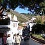 Petite ruelle: monte, descend